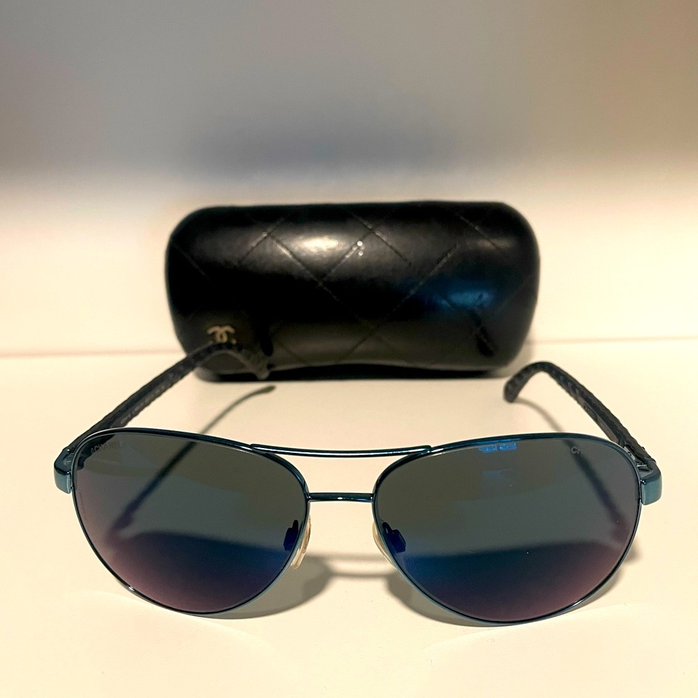 CHANEL Aviator Sunglasses blue gradient polarized with Chanel logo case